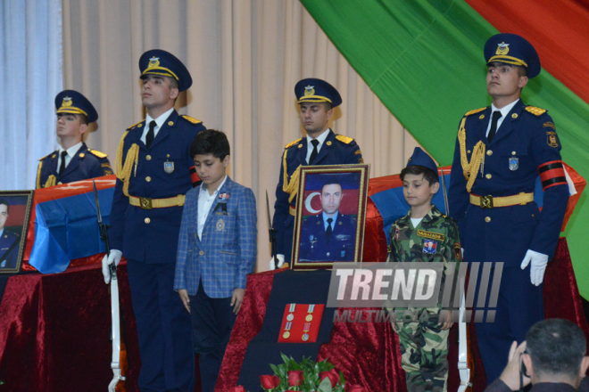 Azerbaijan buries its martyrs. Azerbaijan, Baku, 11 apr. 2016